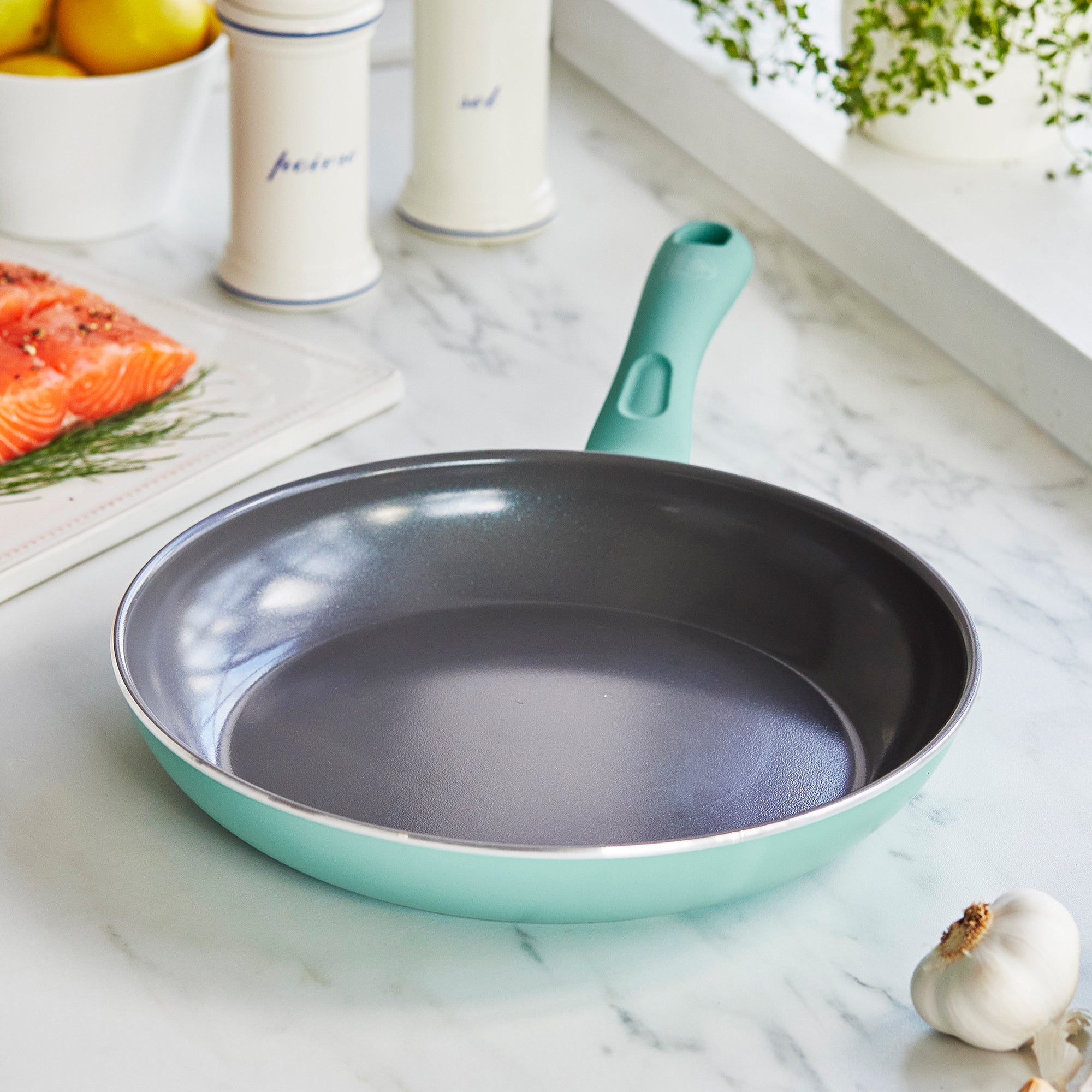  GreenLife Soft Grip Healthy Ceramic Nonstick, 7 and 10 Frying  Pan Skillet Set, PFAS-Free, Dishwasher Safe, Blue: Home & Kitchen